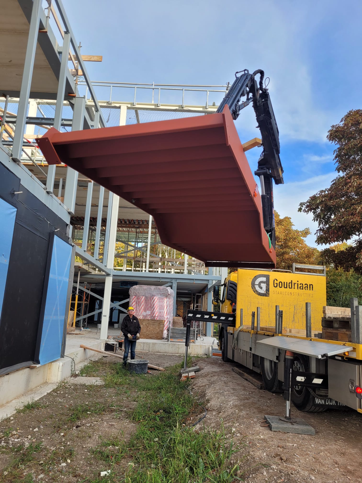 IMG-20250926-WA0002 plaatsen stalen trap BS Steenvoorde - Rijswijk i.o.v. Bertens Bouw